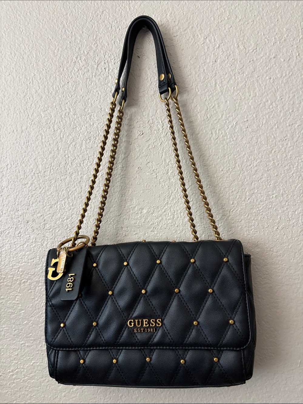 GUESS Black Quilted Shoulder Bag with Gold Hardware🌺
